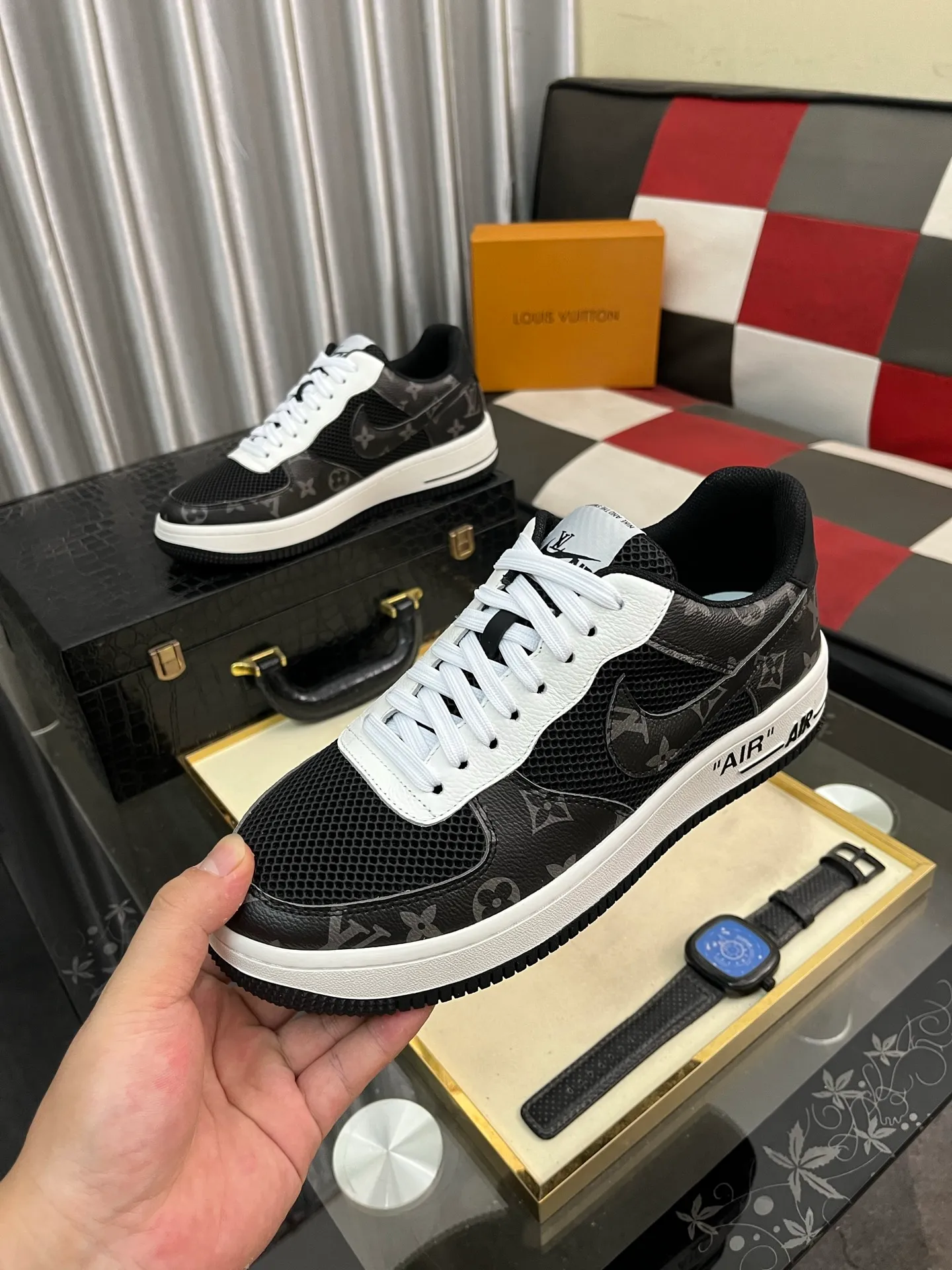 Men's shoes 💰440⌚️⌚️【LOUlS VUlTTON】Louis Vuitton ~ unique and casual style. LV counter purchasing 🏃casual shoes😍😍 are on sale at the men's counter at the same time. Italian imported brands select top-layer Italian cowhide. 🐑Sheepskin lining (refuses to discolor and grind feet) Sole: Original sole specially provided by the original factory 🎬Better in kind Code number: 38-443⃣️Color selection